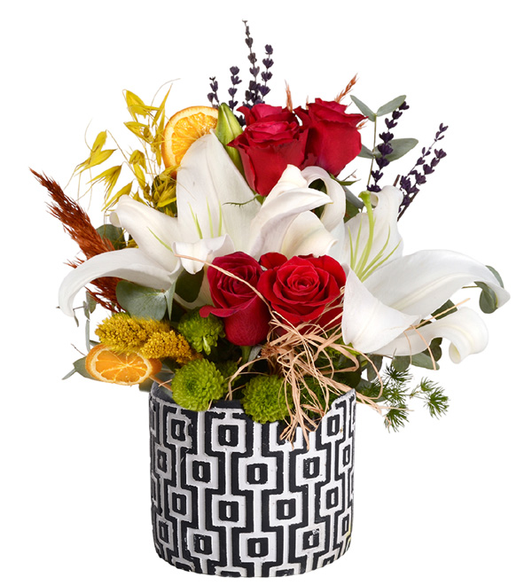 Desenli Vazoda Kırmızı Gül ve Lilyum