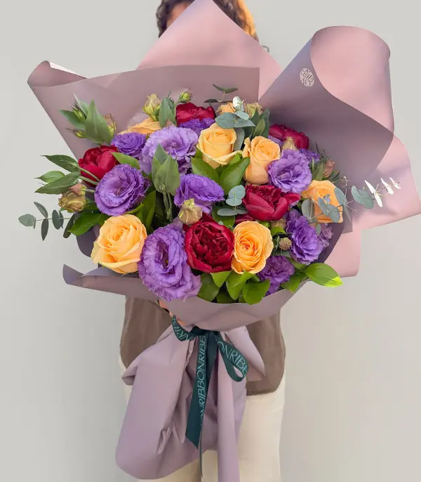 Pure Romance Kayısı Gül Bordo Şakayık Buketi