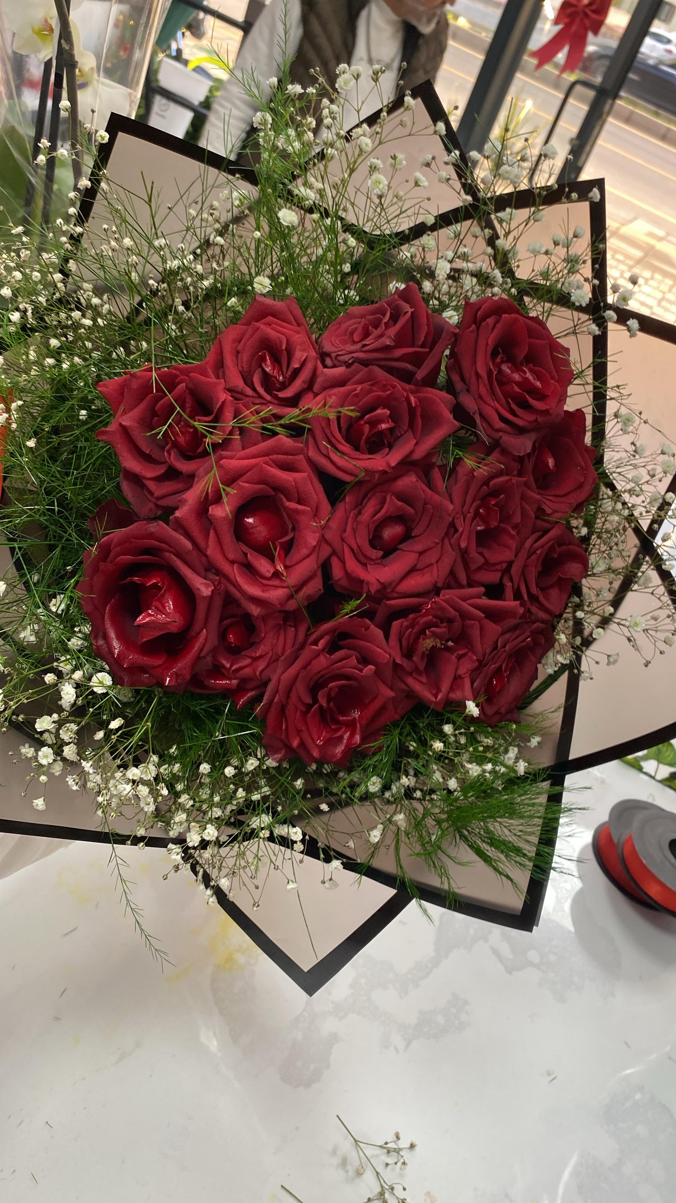 Kırmızı gülde kampanya